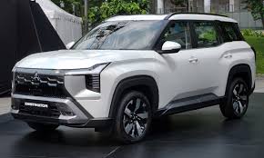 SUV 7 chỗ Mitsubishi Destinator ra mắt Việt Nam
