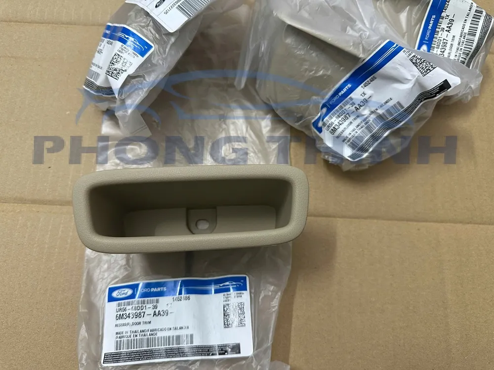 Hốc tay mở cửa trong Ford Ranger Everest 2008-2012 chính hãng UR5668DD139