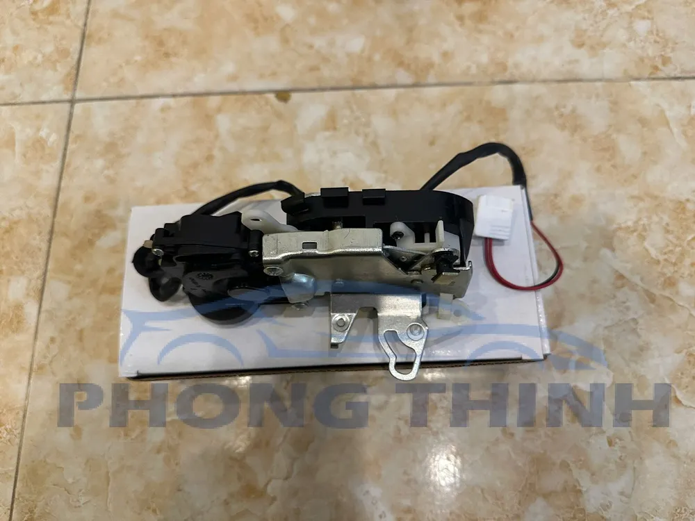 Hình ảnh sản phẩm Ổ khóa ngậm sau phụ RH Ford Laser 2000-2005 OEM - B25E73310D