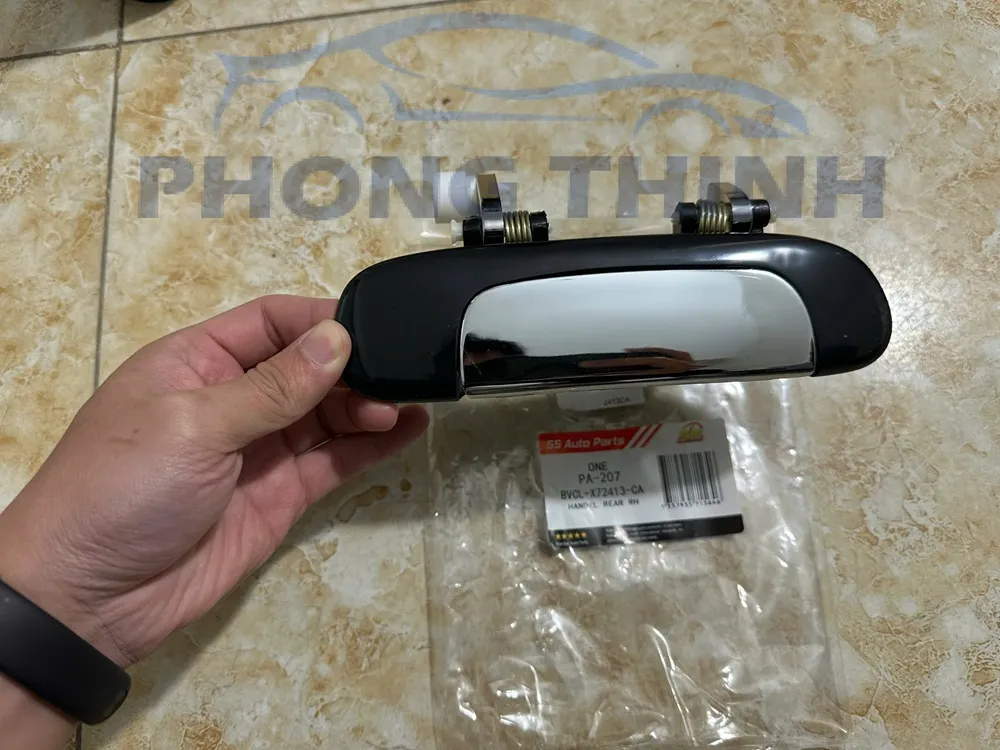 Tay mở cửa ngoài sau phụ RH Ford Laser 2001-2005 OEM - BVCLX72413CA